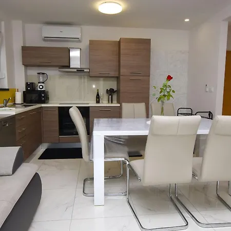 Apartment Daisy Pakoštane